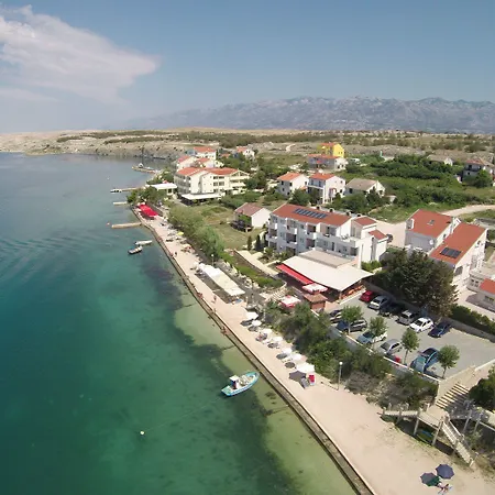 Augustino Hotel 3*
